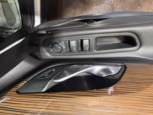 Used 2018 GMC Terrain SLE w/ Driver Convenience Package image 16