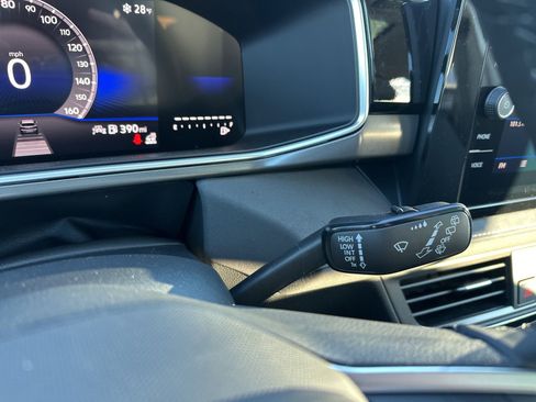 New 2026 Volkswagen Taos SE AWD/4WD image 33