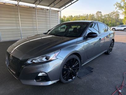 Used 2022 Nissan Altima 2.5 SR w/ Midnight Edition Package