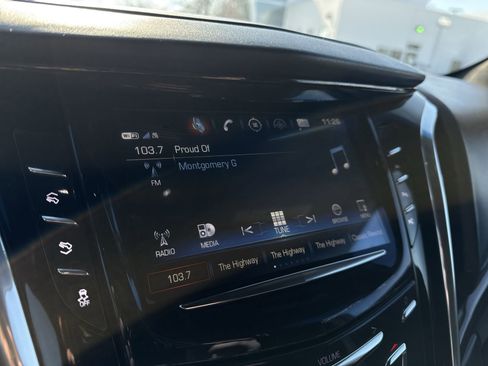 Used 2017 Cadillac Escalade Platinum image 13