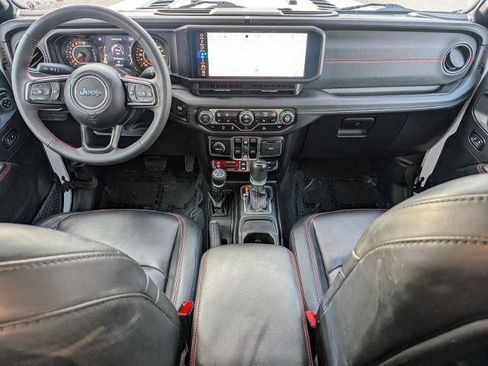 Used 2024 Jeep Gladiator Rubicon w/ Technology Group AWD/4WD image 18