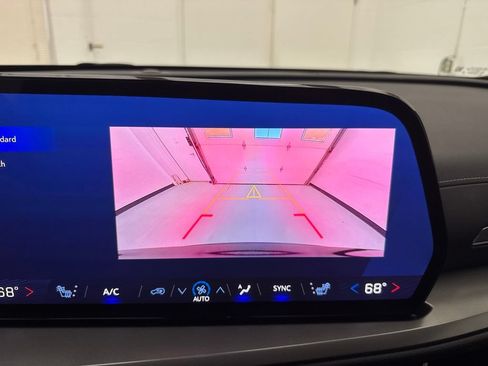 Used 2025 Chevrolet Traverse LT AWD/4WD image 26