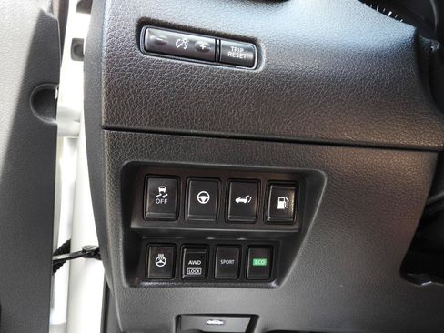 Used 2019 Nissan Rogue SL w/ Premium Package AWD/4WD image 12