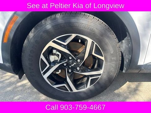 Used 2025 Kia Sportage LX FWD image 4