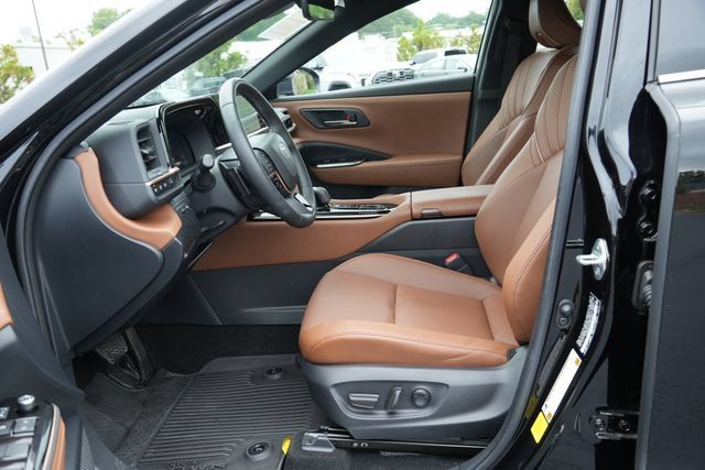 Used 2025 Toyota Crown Signia AWD/4WD image 23