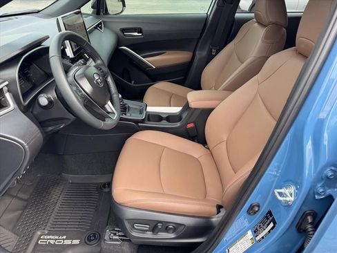 Used 2026 Toyota Corolla Cross XLE w/ Black Badges Package (TMS) image 9