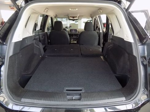 Used 2025 Nissan Rogue SV FWD image 30