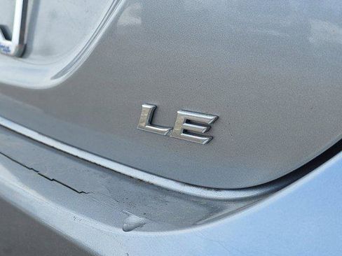 Used 2018 Toyota Camry LE image 6