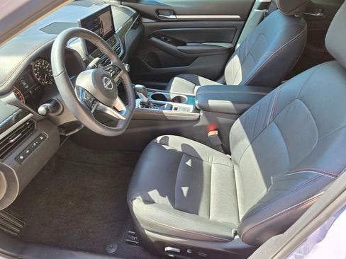 Used 2024 Nissan Altima 2.0 SR FWD image 12
