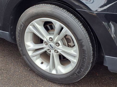 Used 2017 Ford Taurus SE image 23