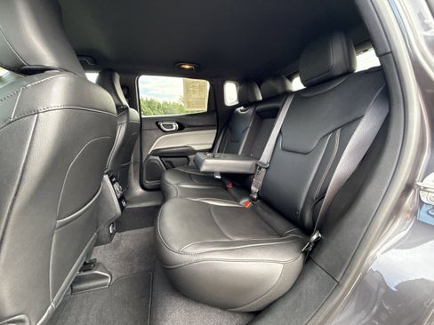 Used 2024 Jeep Compass Limited image 21