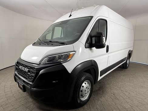Used 2023 RAM ProMaster 2500 FWD image 3
