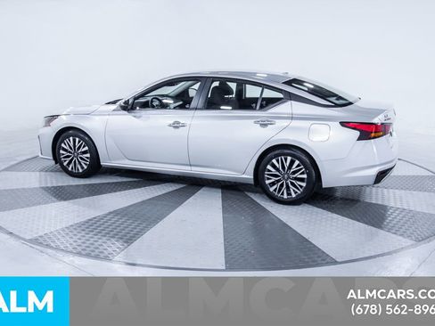 Used 2024 Nissan Altima 2.5 SV image 5