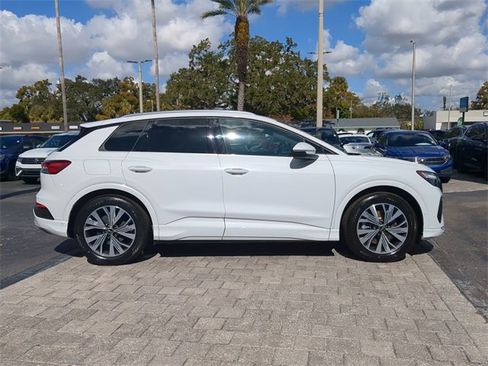 Used 2023 Audi Q4 e-tron Premium Plus w/ Premium Plus image 3