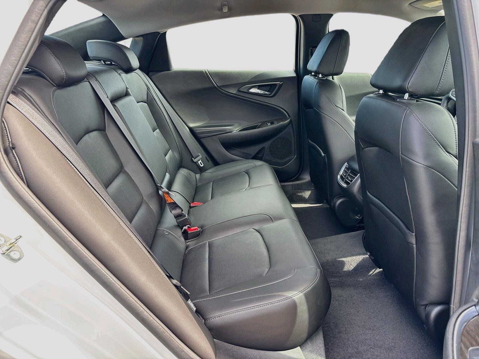 Used 2018 Chevrolet Malibu Premier w/ Driver Confidence Package FWD image 27