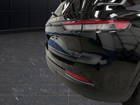 New 2026 Jeep Grand Cherokee Altitude image 32