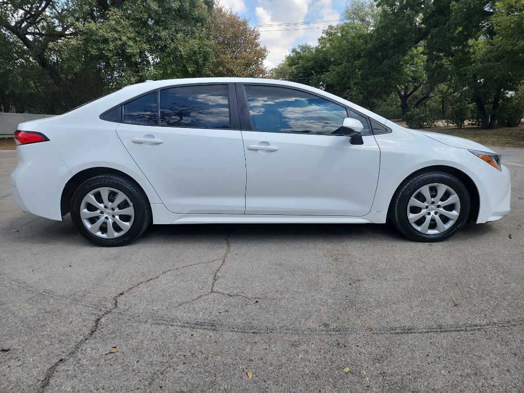 Used 2023 Toyota Corolla LE FWD image 9