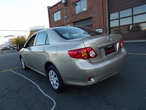 Used 2010 Toyota Corolla LE image 3