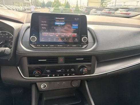 Used 2023 Nissan Rogue SV AWD/4WD image 19