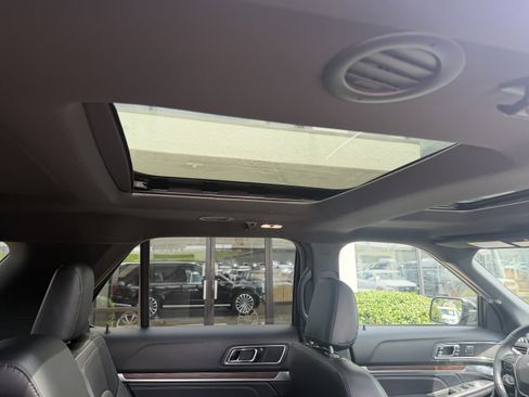 Used 2019 Ford Explorer Limited w/ Ford Safe & Smart Package AWD/4WD image 27