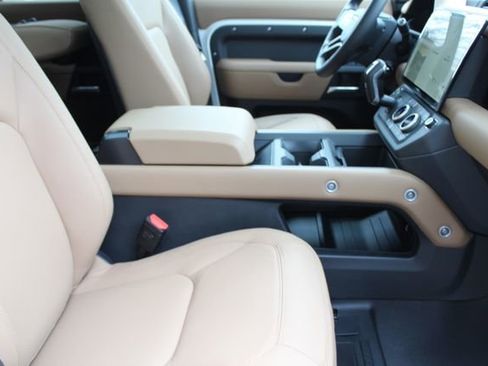 New 2026 Land Rover Defender 130 X-Dynamic SE image 3