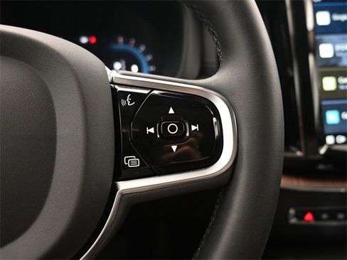 Used 2023 Volvo XC60 B6 Ultimate w/ Protection Package Premier image 25