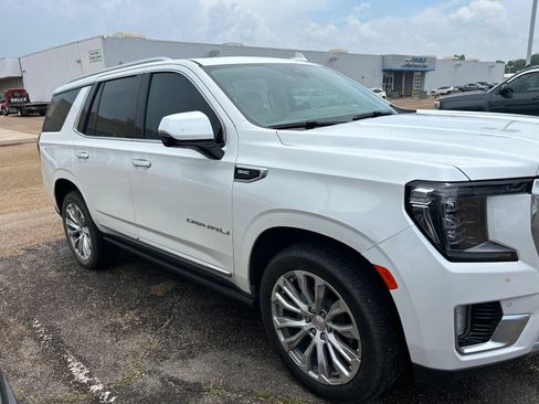 Used 2022 GMC Yukon Denali w/ Denali Premium Package RWD image 13