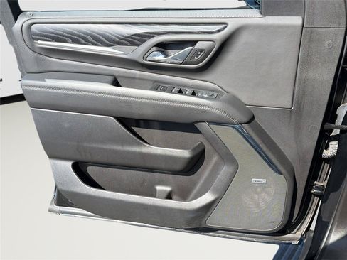 Used 2023 GMC Yukon XL Denali w/ Denali Reserve Package AWD/4WD image 9
