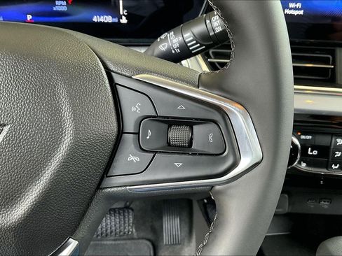 Used 2025 Chevrolet Trax LT w/ Driver Confidence Package image 13