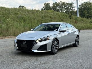 Used 2023 Nissan Altima 2.5 SV video 1