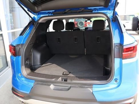Used 2025 Chevrolet Blazer LT AWD/4WD image 28