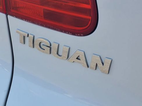Used 2014 Volkswagen Tiguan S image 7