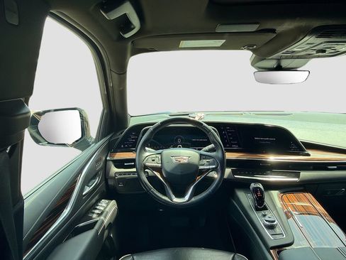 Used 2024 Cadillac Escalade Premium Luxury AWD/4WD image 18