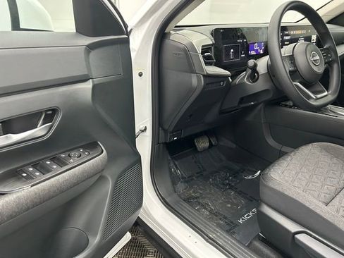 Used 2025 Nissan Kicks SV image 22