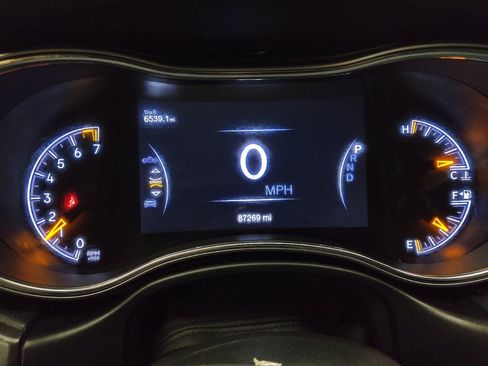 Used 2018 Jeep Grand Cherokee Laredo image 23