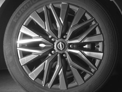 Used 2025 Nissan Altima 2.5 SV FWD image 13