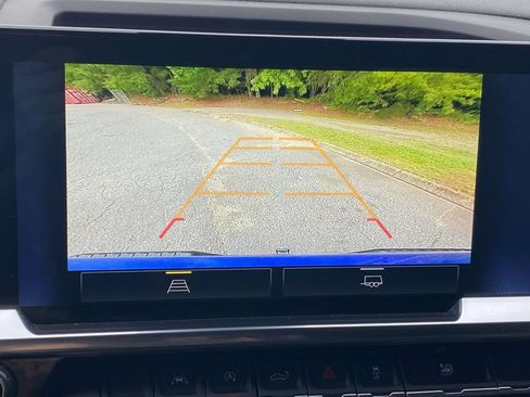 Used 2025 Chevrolet Silverado 1500 LT RWD image 26