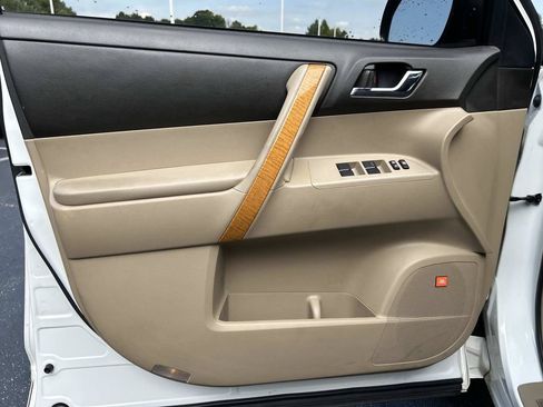 Used 2010 Toyota Highlander Limited AWD/4WD image 19