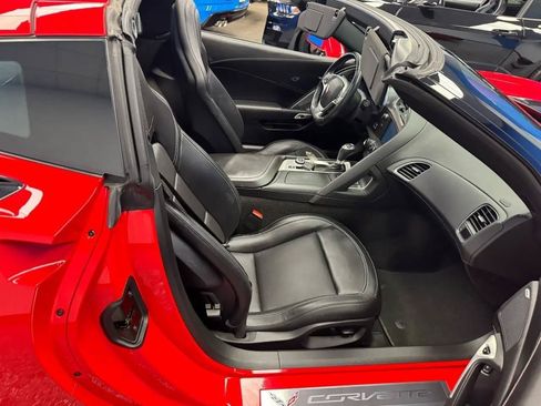 Used 2019 Chevrolet Corvette Stingray Coupe w/ 1LT RWD image 17