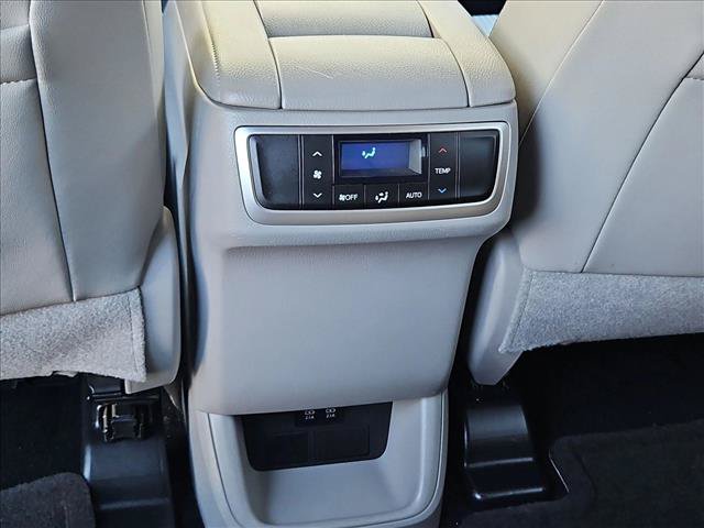 Used 2019 Toyota Highlander Plus FWD image 16