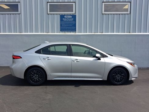 Used 2022 Toyota Corolla LE FWD image 9