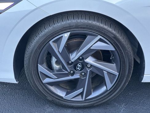 Used 2025 Hyundai Elantra SEL w/ Cargo Package FWD image 12