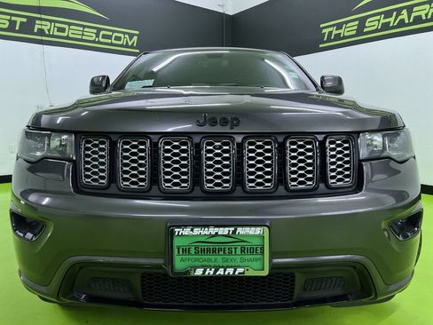 Used 2018 Jeep Grand Cherokee Altitude AWD/4WD image 3