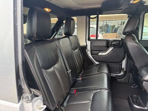 Used 2017 Jeep Wrangler Unlimited Rubicon AWD/4WD image 25