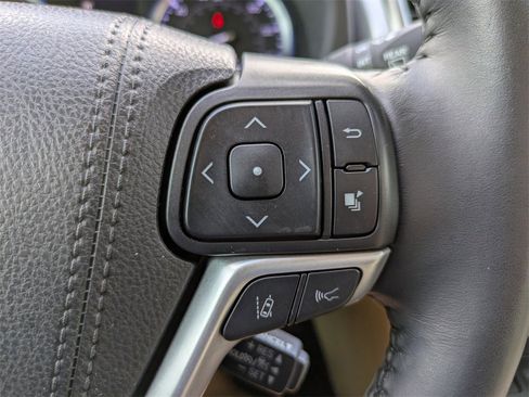 Used 2019 Toyota Highlander Limited image 27