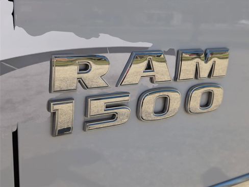 Used 2018 RAM 1500 SLT image 35