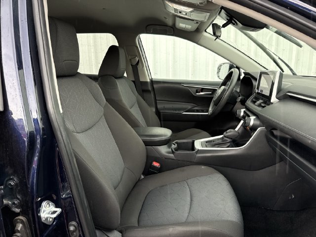 Used 2025 Toyota RAV4 XLE AWD/4WD image 32