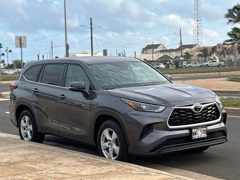 Used 2023 Toyota Highlander L FWD image 6
