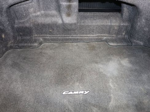 Used 2014 Toyota Camry SE w/ Moonroof Package image 16