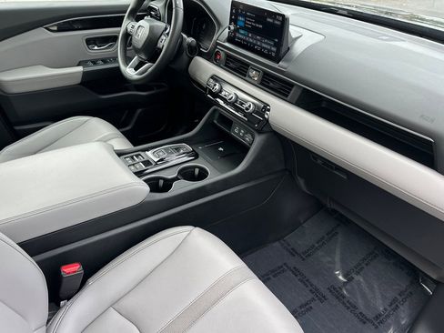 Certified 2025 Honda Pilot Touring image 20